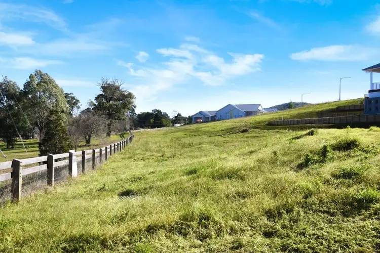6 Balliol Close, Bowral NSW 2576