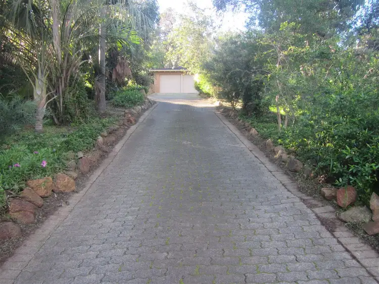 16 Ophelia Grove, Mount Nasura WA 6112
