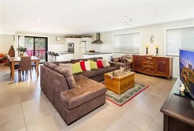 60 Bushland Drive, Southside QLD