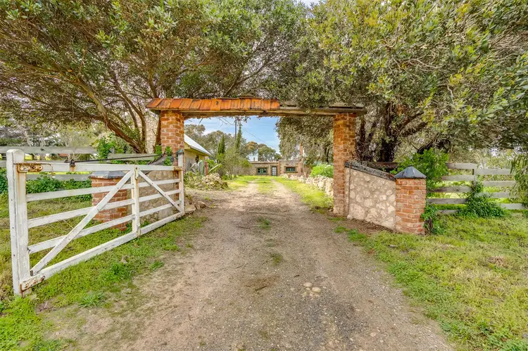 129 Monument Road, Hindmarsh Island SA 5214