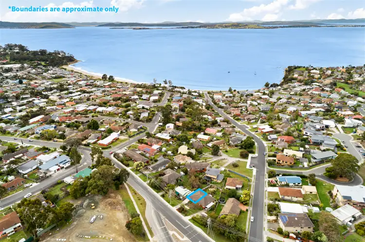 1/236 Roslyn Avenue, Blackmans Bay TAS 7052