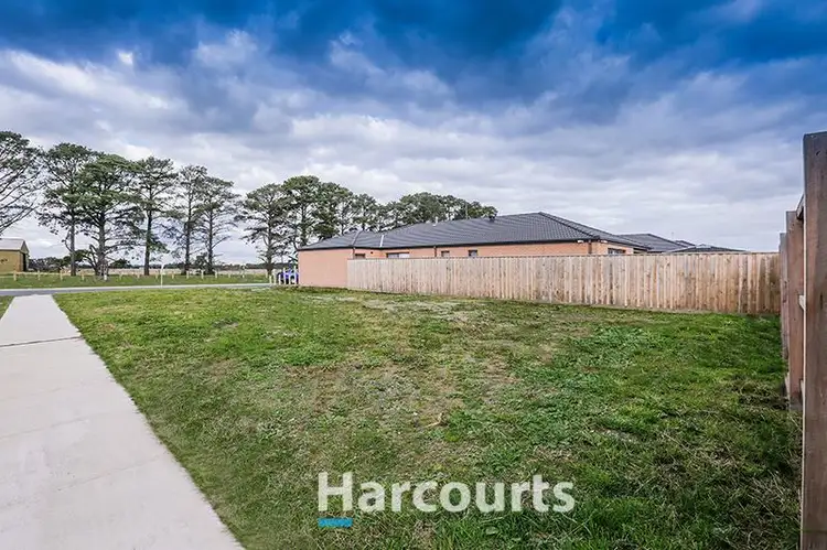 16 Meadows Drive, Officer VIC 3809