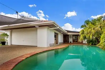 16 St Andrews Avenue, Isle Of Capri QLD 4217