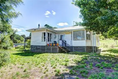 30 Sussex Street, Linton VIC 3360