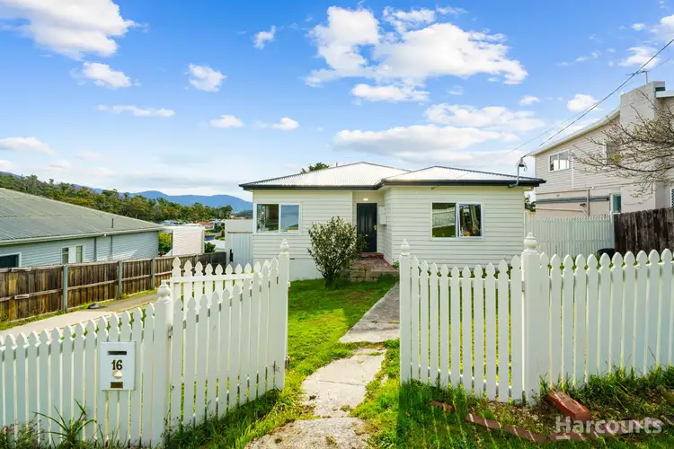 16 Lowanna Road, Lindisfarne TAS 7015