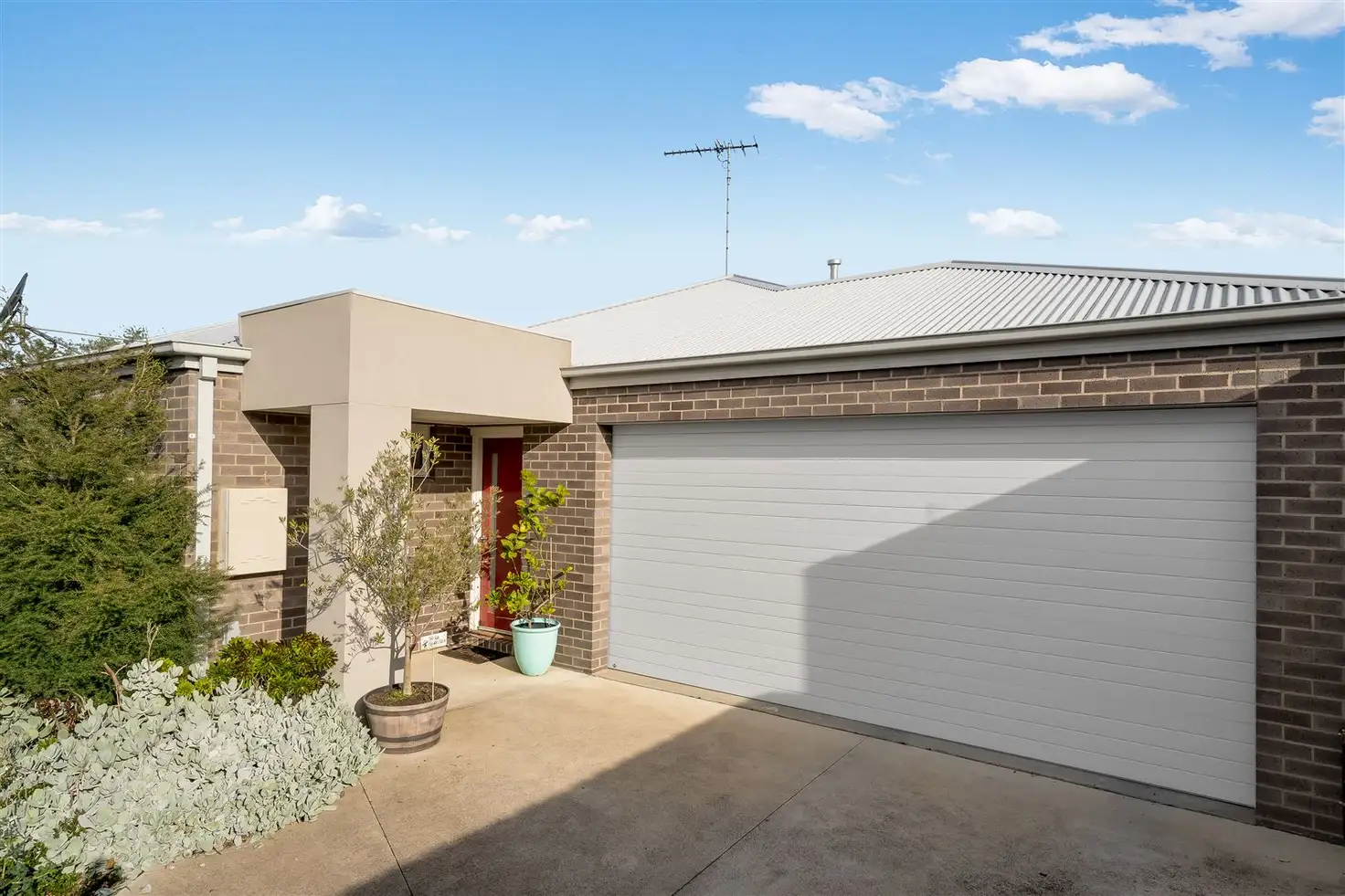 Main view of Homely unit listing, 2/37 Bruce Street, Bell Park VIC 3215