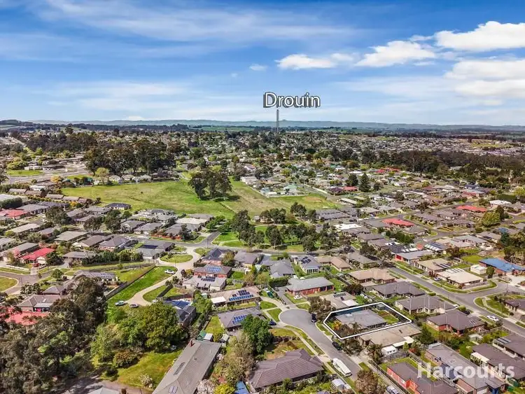Second view of Homely house listing, 7 Isabella Court, Drouin VIC 3818