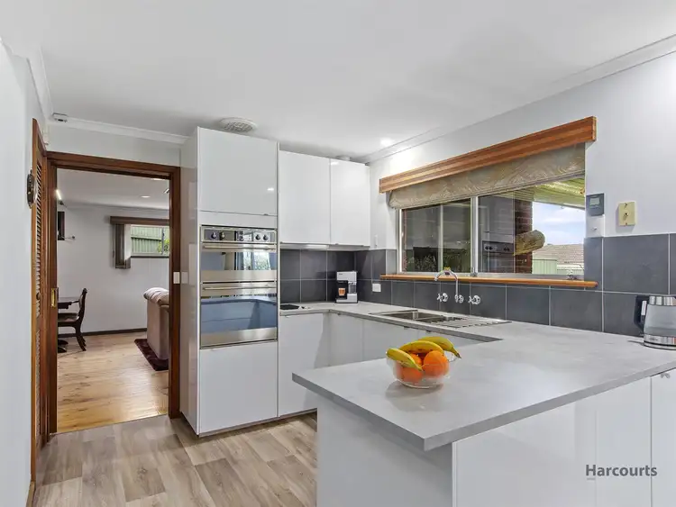 6 Whiteley Drive, Trott Park SA 5158
