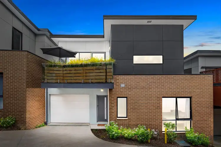 4 Portofino Close, Mooroolbark VIC 3138