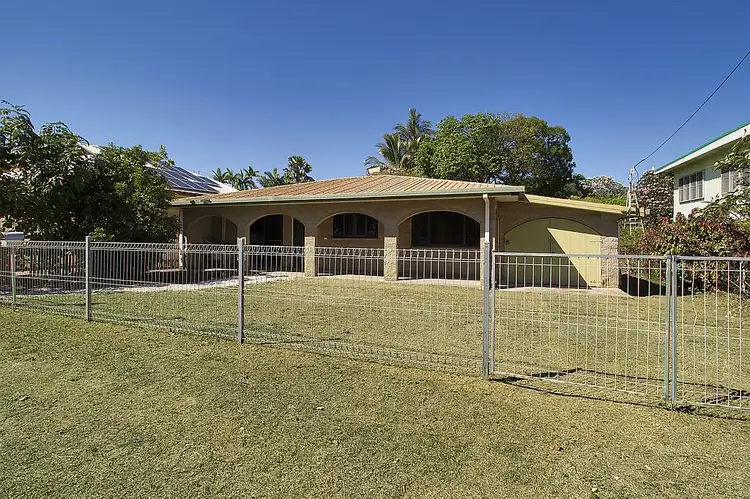 42 The Esplanade, Saunders Beach QLD 4818