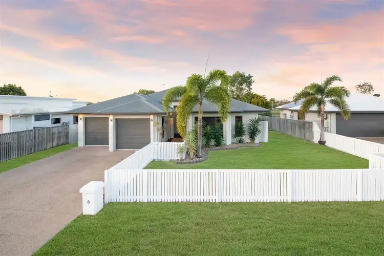 8 Hillock Crescent, Bushland Beach QLD 4818