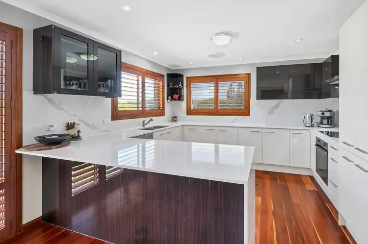 17 Lowanna Dr, Ashmore QLD 4214