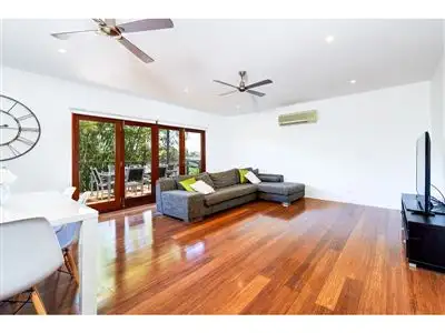 41 Deakin Avenue, Southport QLD