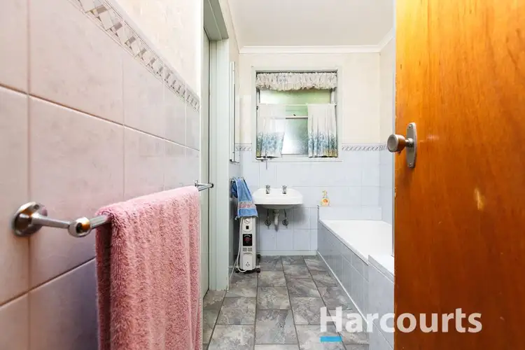 Fifth view of Homely house listing, 2 Leonne Court, Hampton Park VIC 3976
