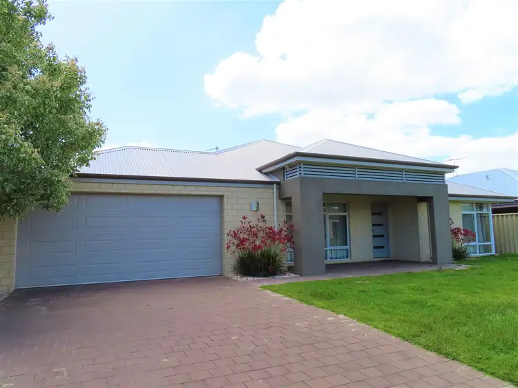 10 Sherwood Crescent
