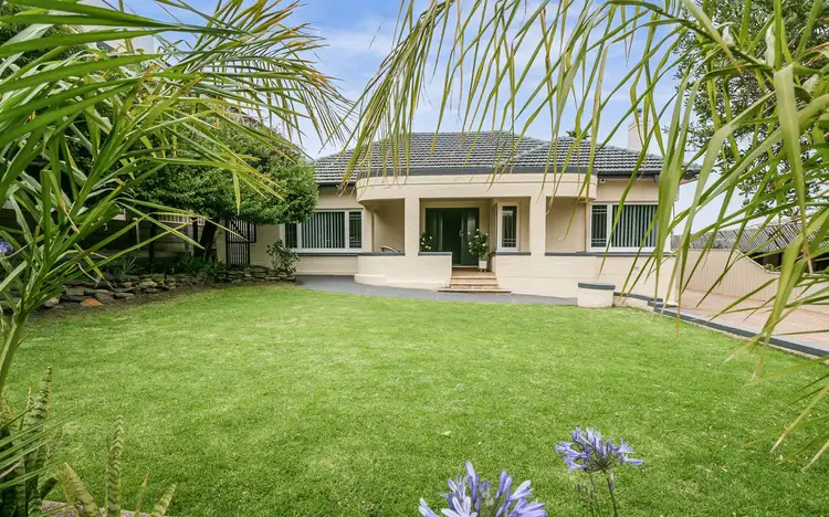 24 Grantley Avenue, Victor Harbor SA 5211
