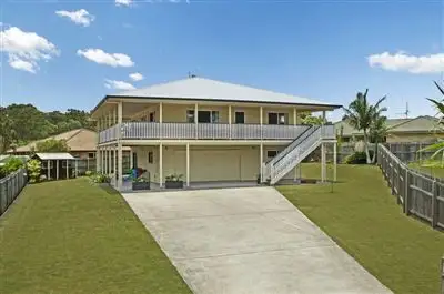 11 Sunbrite Court, Sandstone Point QLD