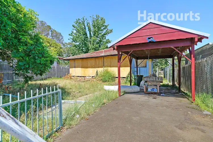 17 Tea Tree Crescent, Macquarie Fields NSW 2564