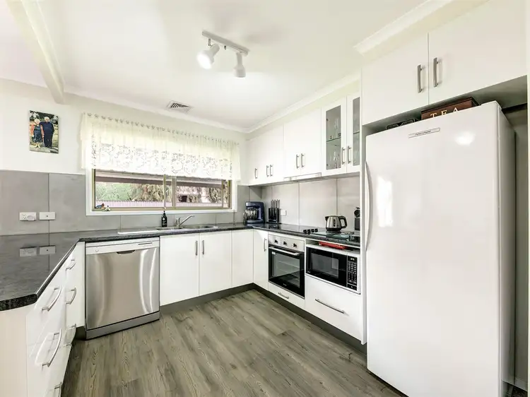 Second view of Homely house listing, 4 Iris Court, Wangaratta VIC 3677