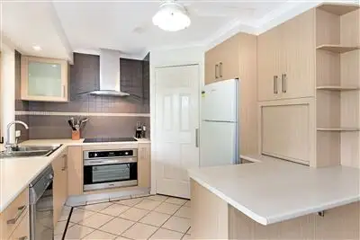 9 Grimsdyke Court, Molendinar QLD 4214