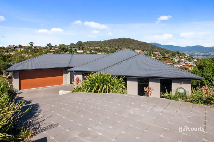 32 Avoca Street, Lindisfarne TAS 7015