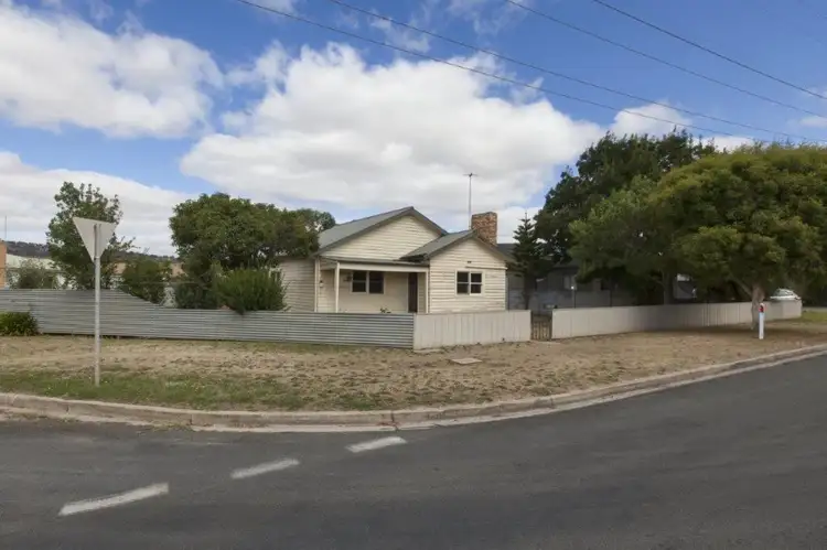 14 Tatyoon Road, Ararat VIC 3377