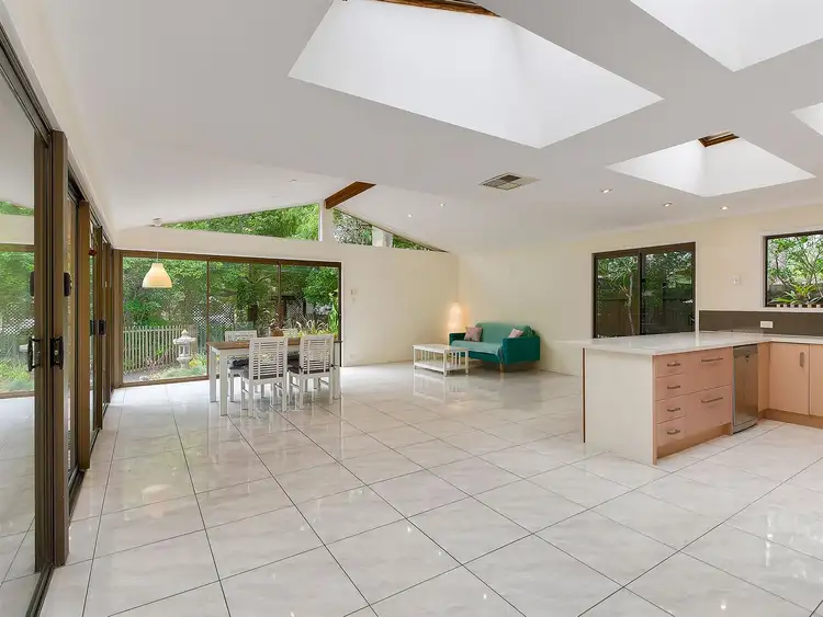 9 Arvon Avenue, Beachmere QLD 4510