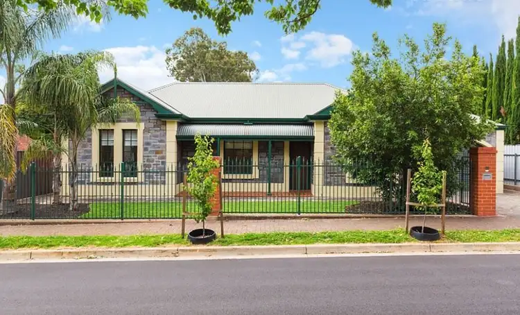 11 Roslind Street