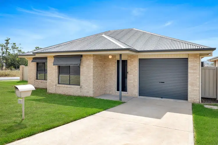 73 Banjo Paterson Avenue