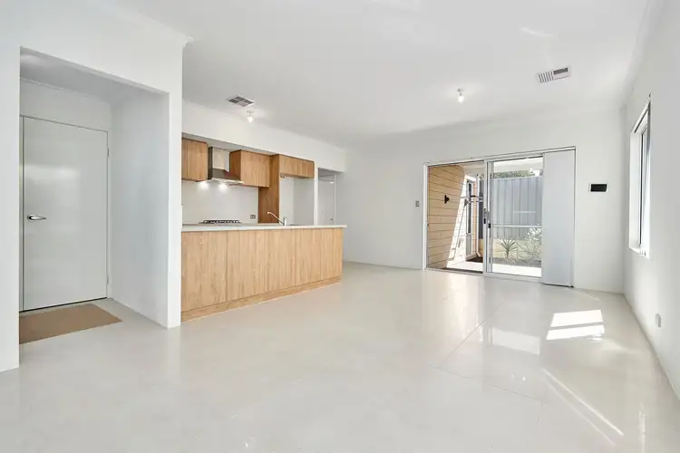 Sixth view of Homely unit listing, 4/26 Hamilton Road, Hamilton Hill WA 6163