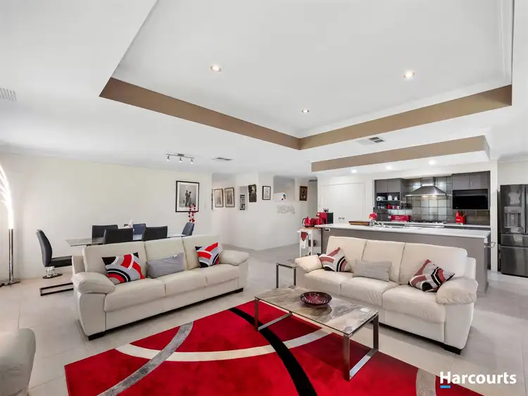 16 Splendens Turn, Halls Head WA 6210