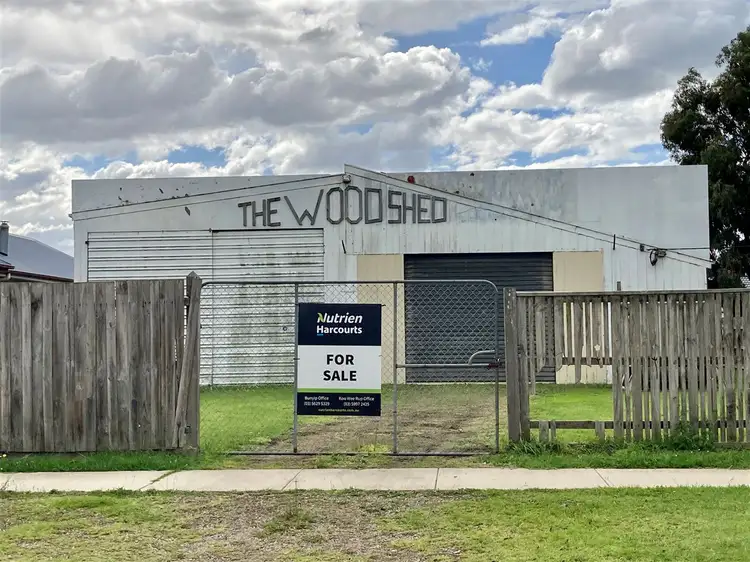 30 Railway Ave, Bunyip VIC 3815