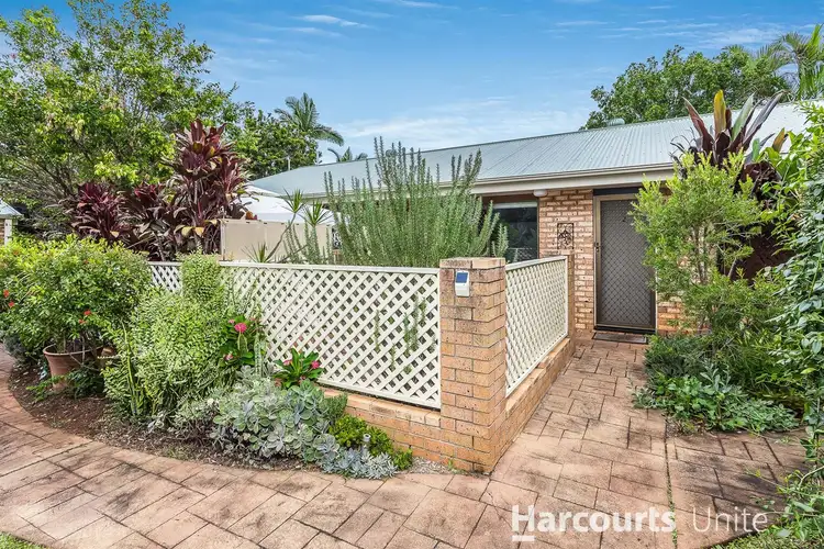 Main view of Homely unit listing, 2/34 Queen Street, Scarborough QLD 4020
