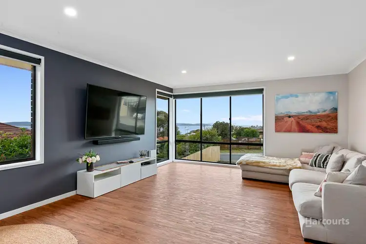 11 Edison Avenue, Blackmans Bay TAS 7052