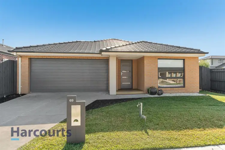 69 Lats Avenue, Carrum Downs VIC 3201