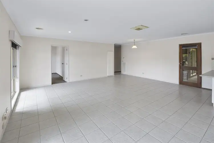 Fourth view of Homely house listing, 2 Flintoff Close, Horsham VIC 3400
