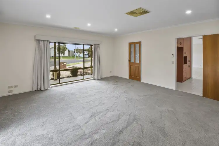 Fifth view of Homely house listing, 2 Flintoff Close, Horsham VIC 3400