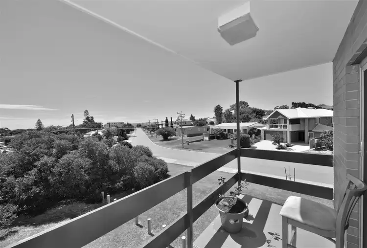 1/32 Shayne Street, Halls Head WA 6210