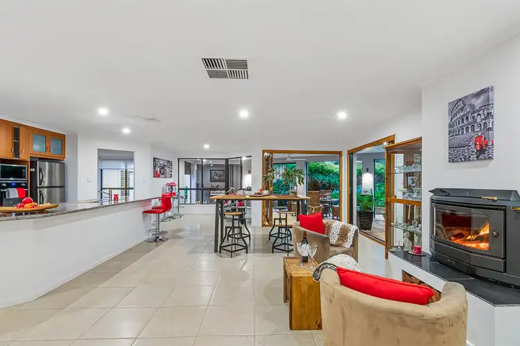 6 Oakley Road, Aberfoyle Park SA 5159