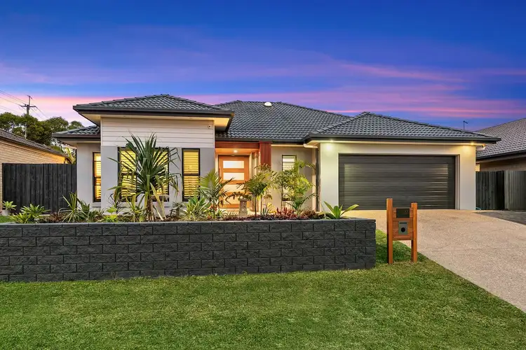 33 Tourmaline Circuit