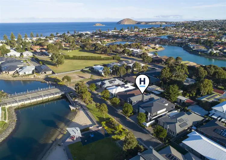 8 Clifton Way, Victor Harbor SA 5211