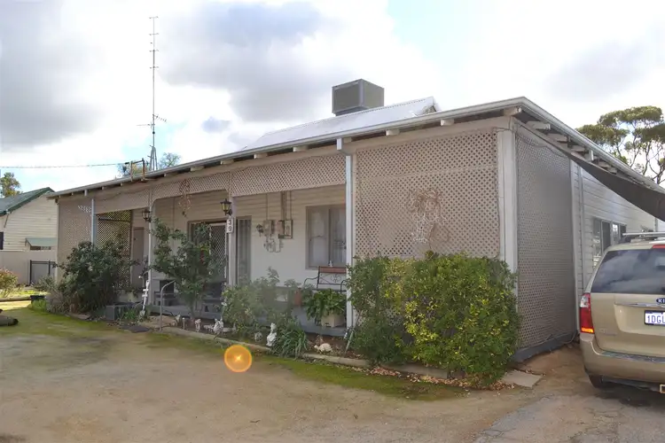 39 Leake Street, Kellerberrin WA 6410