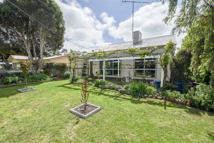 13 Harrow Road, Edenhope VIC 3318