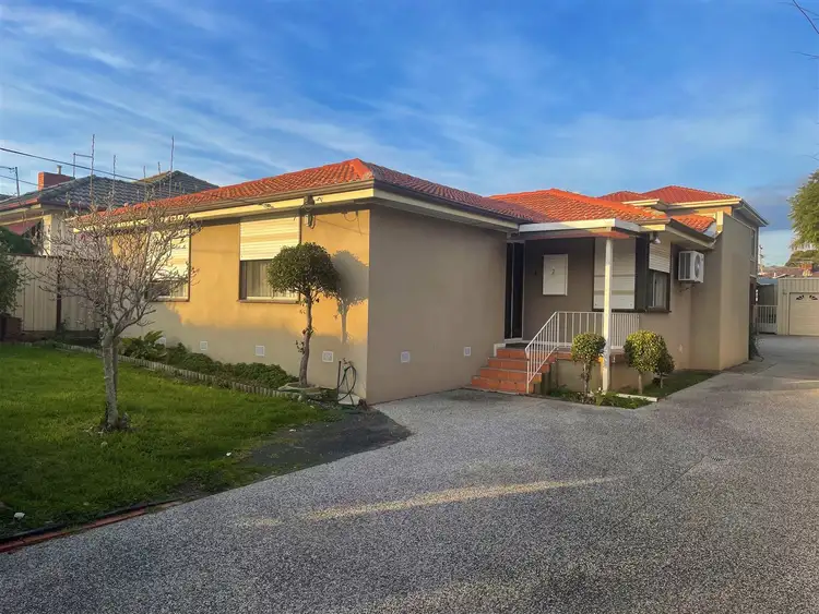 2 Eumarella Street