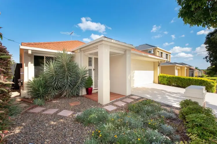 68 Flame Tree Crescent, Carindale QLD 4152