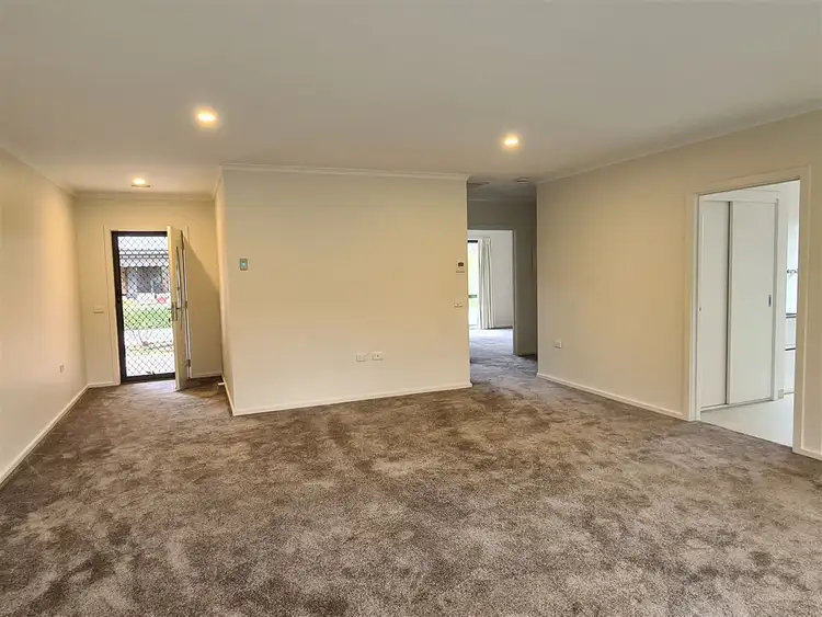 Fifth view of Homely unit listing, 2/17 Shamrock, Alexandra VIC 3714