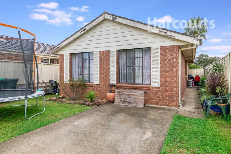 2/116 Chasselas Avenue, Eschol Park NSW 2558