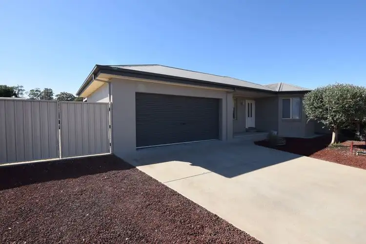 Second view of Homely house listing, 10 Murilla Crescent, Wangaratta VIC 3677