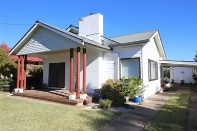 17 Murray Street, Cootamundra NSW 2590