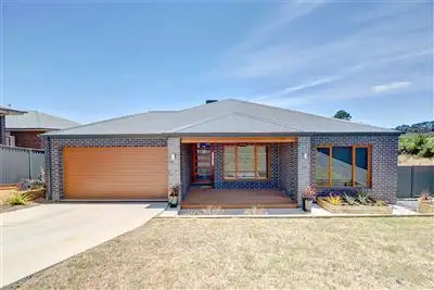 4 Burgadale Court (off Willowbank Way), Brown Hill VIC 3350
